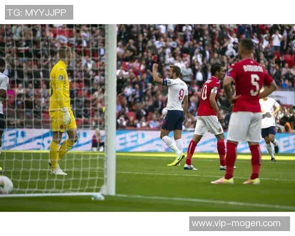 奇克重返英格兰国家队七年后获赠纪念帽子表达喜悦之情